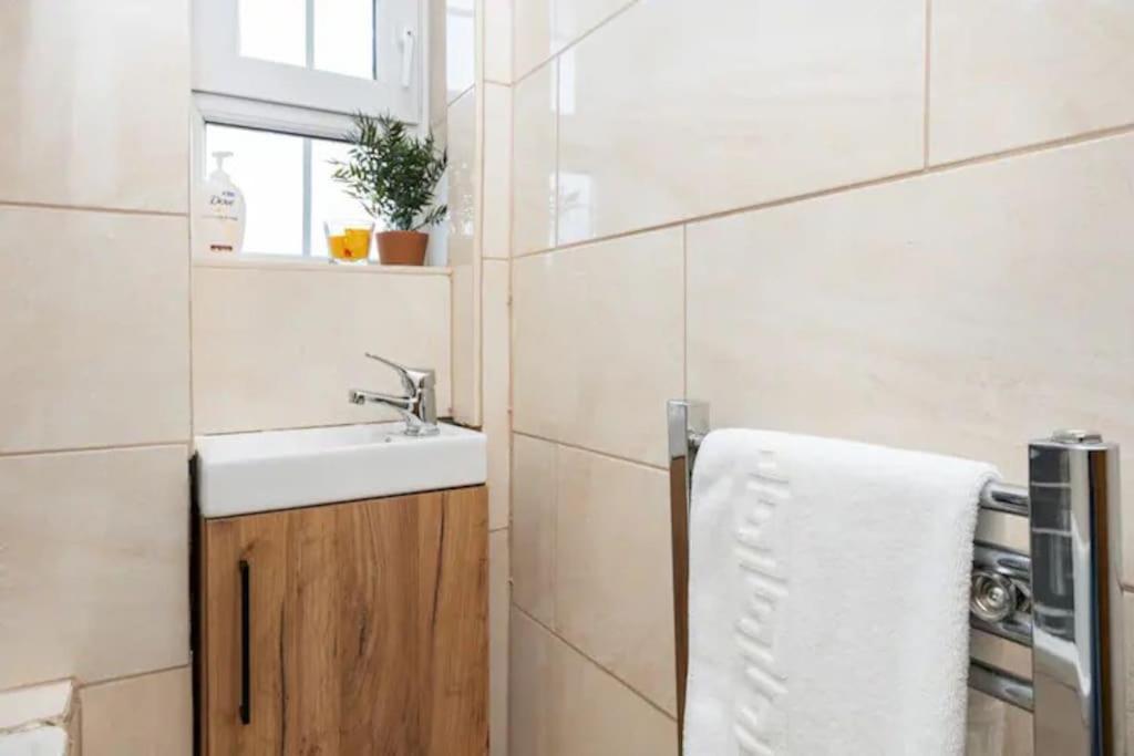 Tranquil 1Br In South Bank With Onsite Parking Διαμέρισμα Λονδίνο Εξωτερικό φωτογραφία